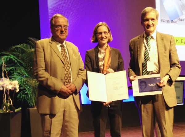 Petra Dittrich receiving the HEM Award
